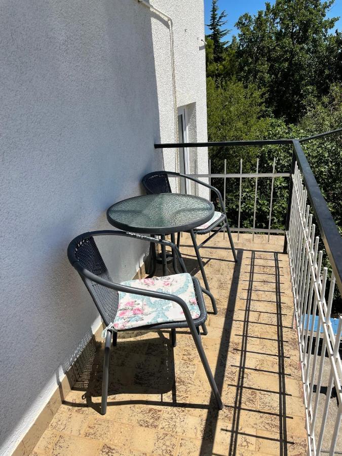 Diana Rooms And Apartments Starigrad Paklenica Exterior photo