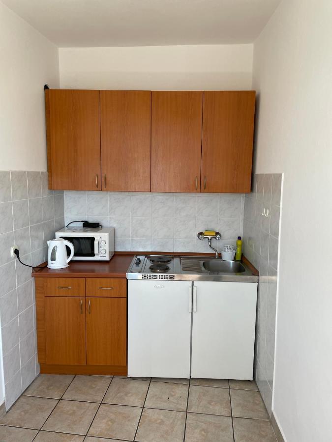 Diana Rooms And Apartments Starigrad Paklenica Exterior photo