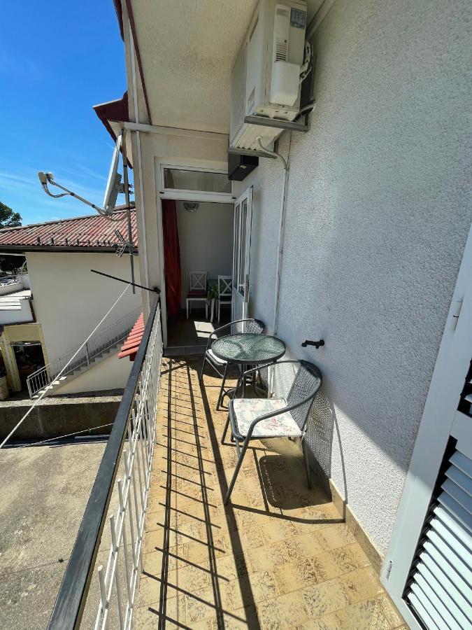 Diana Rooms And Apartments Starigrad Paklenica Exterior photo