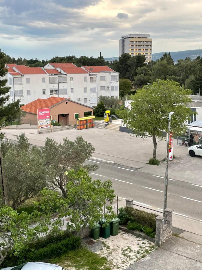 Diana Rooms And Apartments Starigrad Paklenica Exterior photo