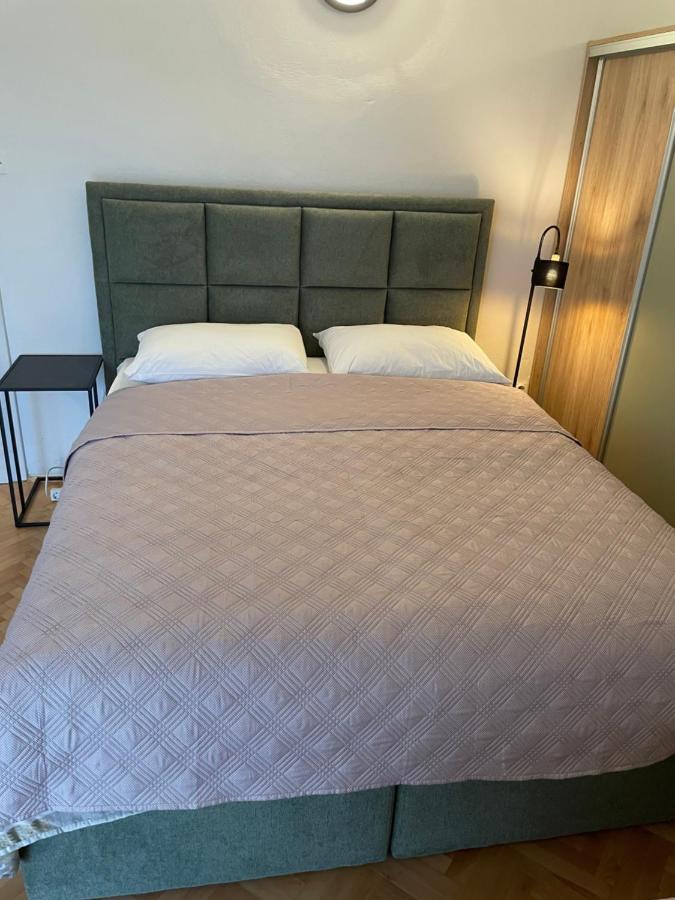 Diana Rooms And Apartments Starigrad Paklenica Exterior photo