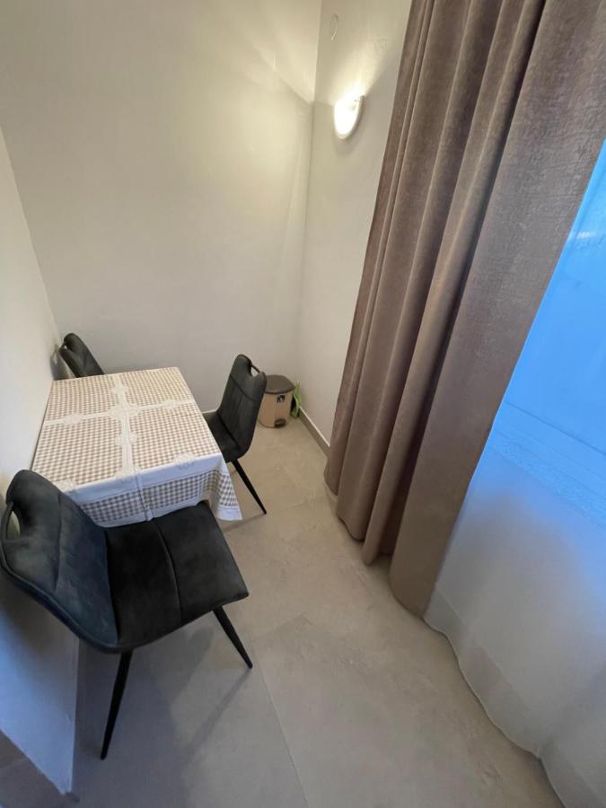 Diana Rooms And Apartments Starigrad Paklenica Exterior photo
