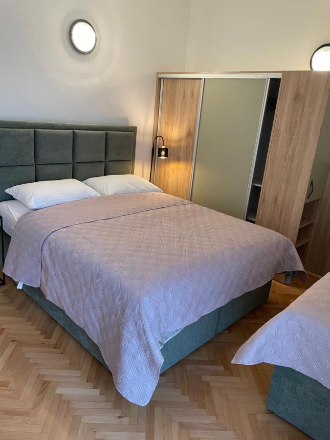 Diana Rooms And Apartments Starigrad Paklenica Exterior photo
