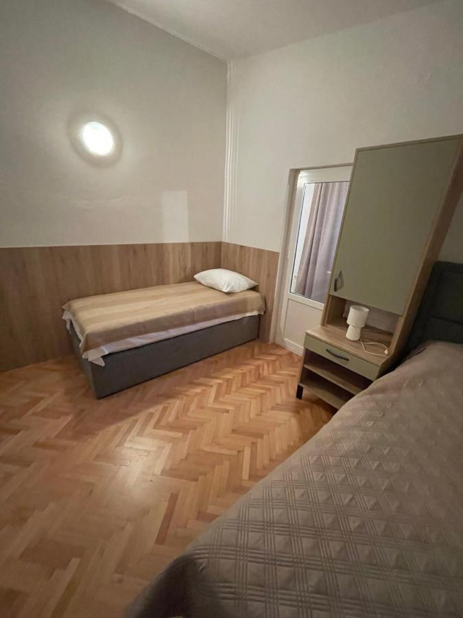 Diana Rooms And Apartments Starigrad Paklenica Exterior photo