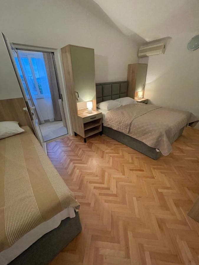 Diana Rooms And Apartments Starigrad Paklenica Exterior photo