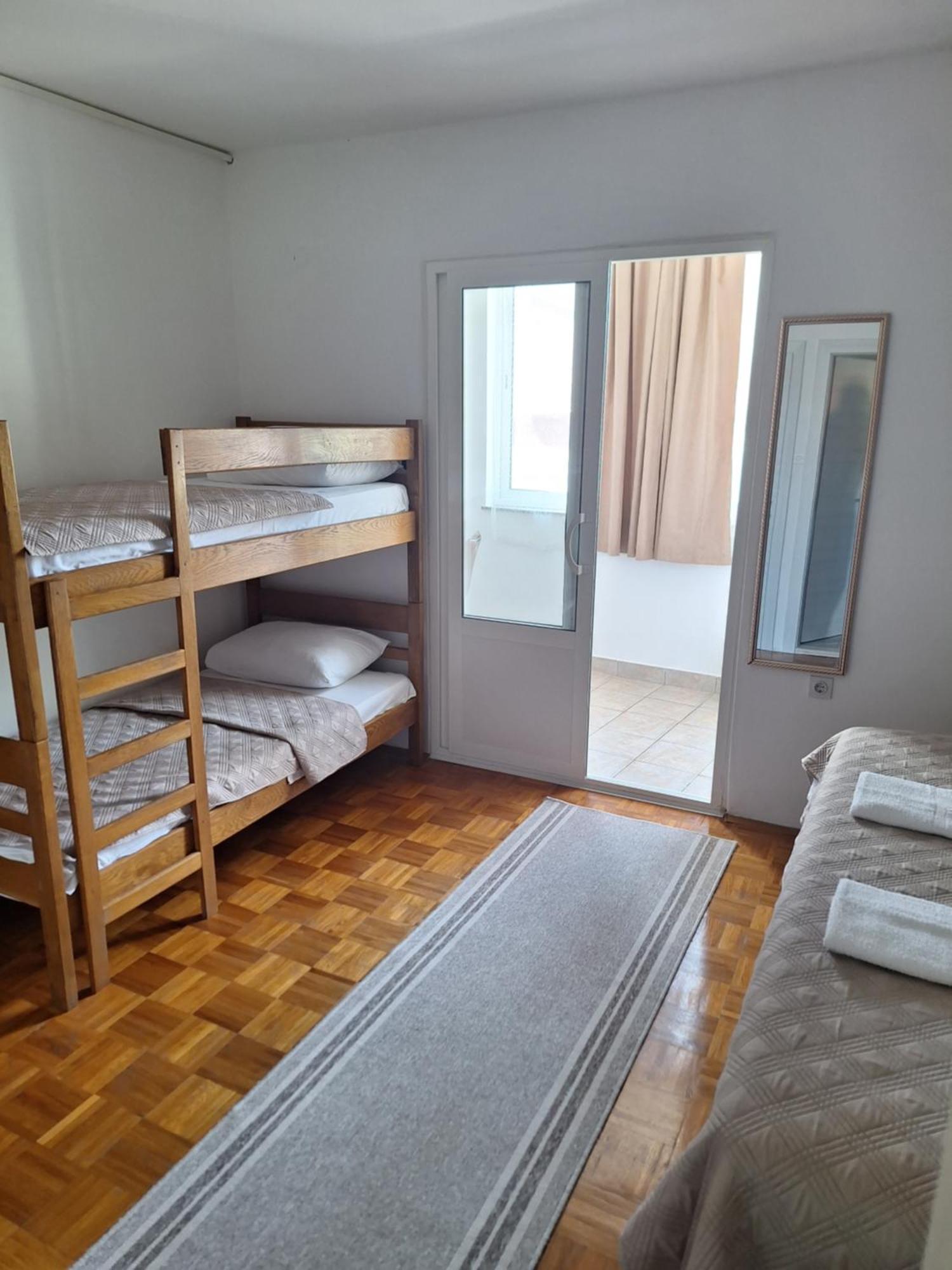 Diana Rooms And Apartments Starigrad Paklenica Exterior photo