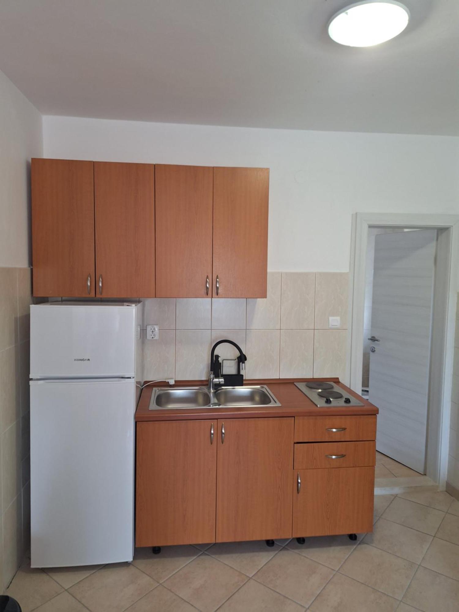 Diana Rooms And Apartments Starigrad Paklenica Exterior photo