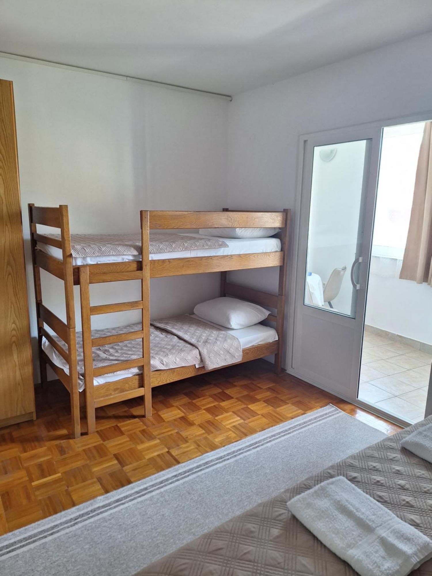 Diana Rooms And Apartments Starigrad Paklenica Exterior photo