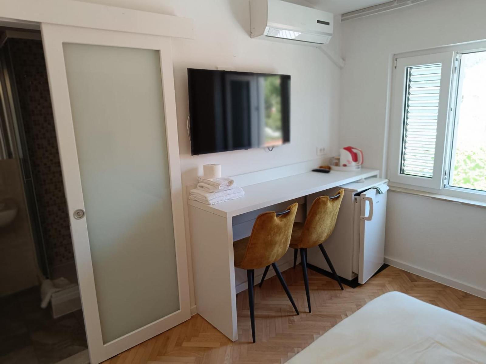 Diana Rooms And Apartments Starigrad Paklenica Room photo