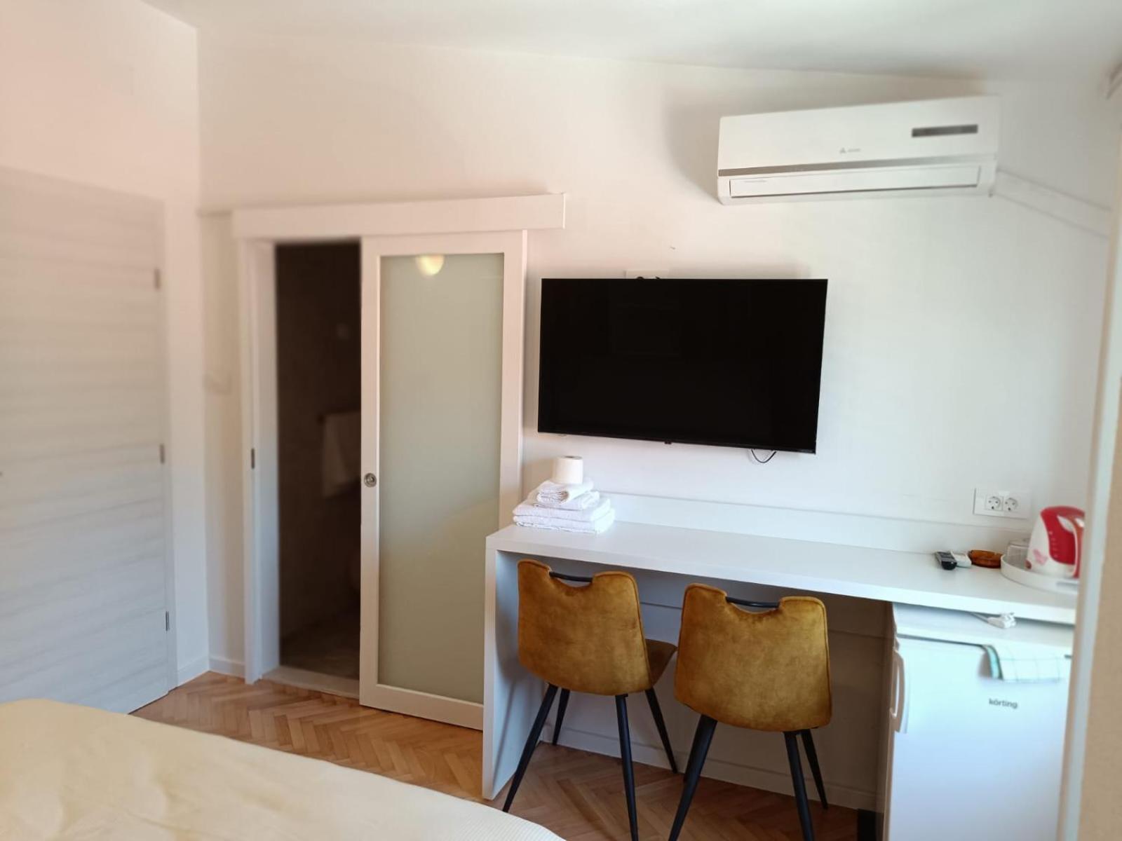 Diana Rooms And Apartments Starigrad Paklenica Room photo