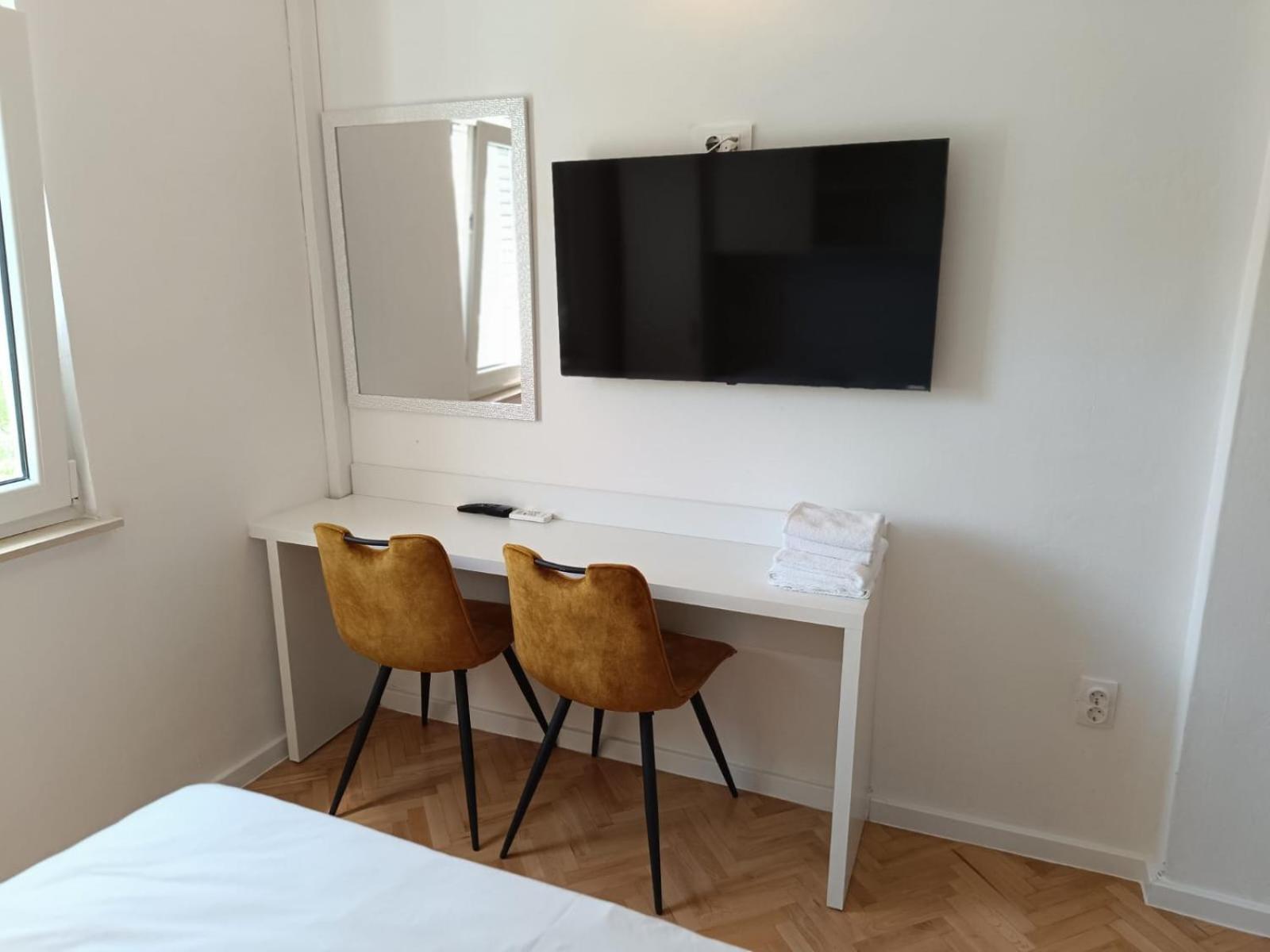 Diana Rooms And Apartments Starigrad Paklenica Room photo