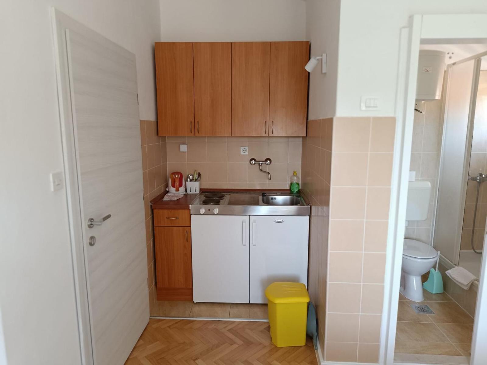 Diana Rooms And Apartments Starigrad Paklenica Room photo