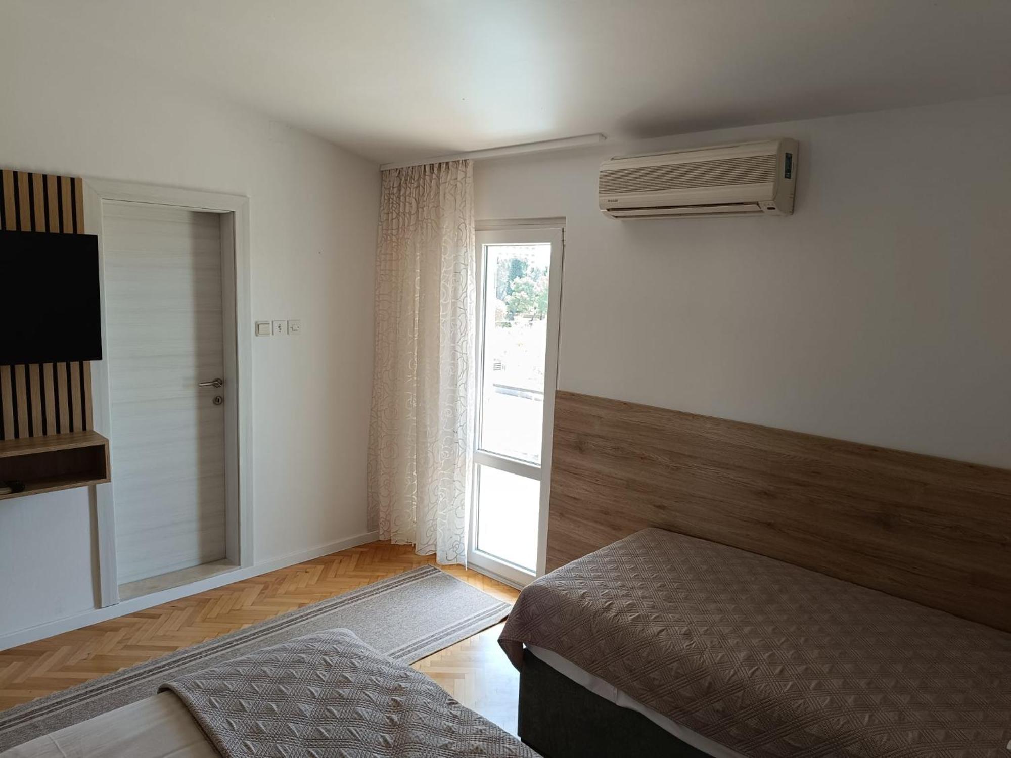 Diana Rooms And Apartments Starigrad Paklenica Exterior photo