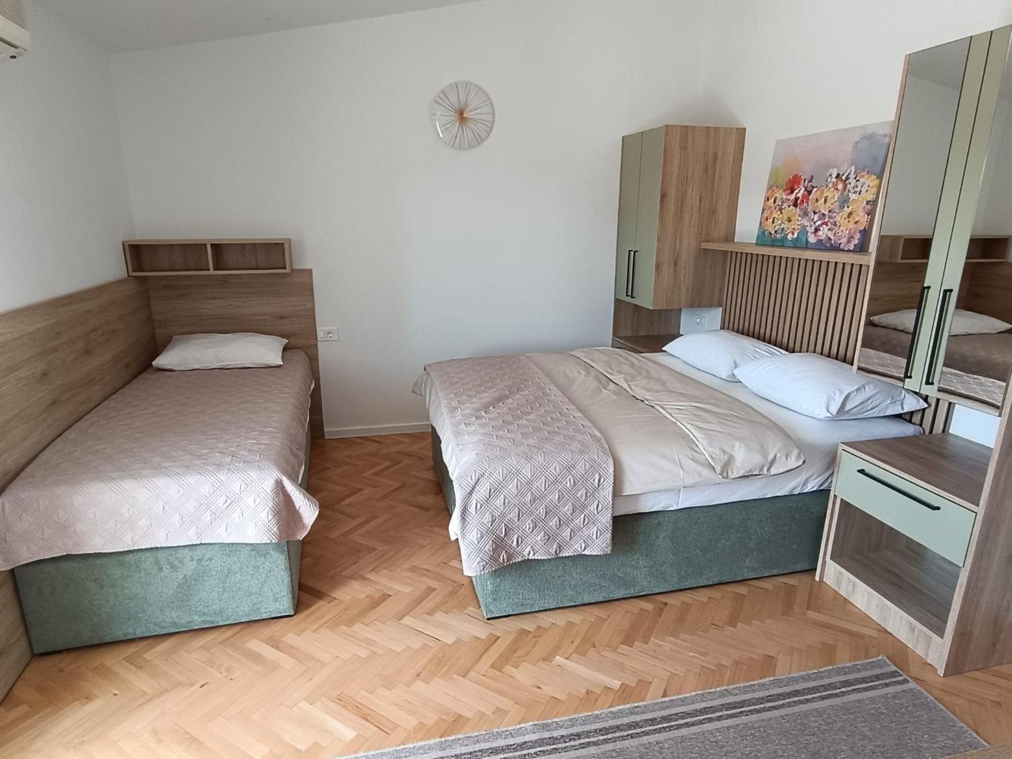 Diana Rooms And Apartments Starigrad Paklenica Room photo