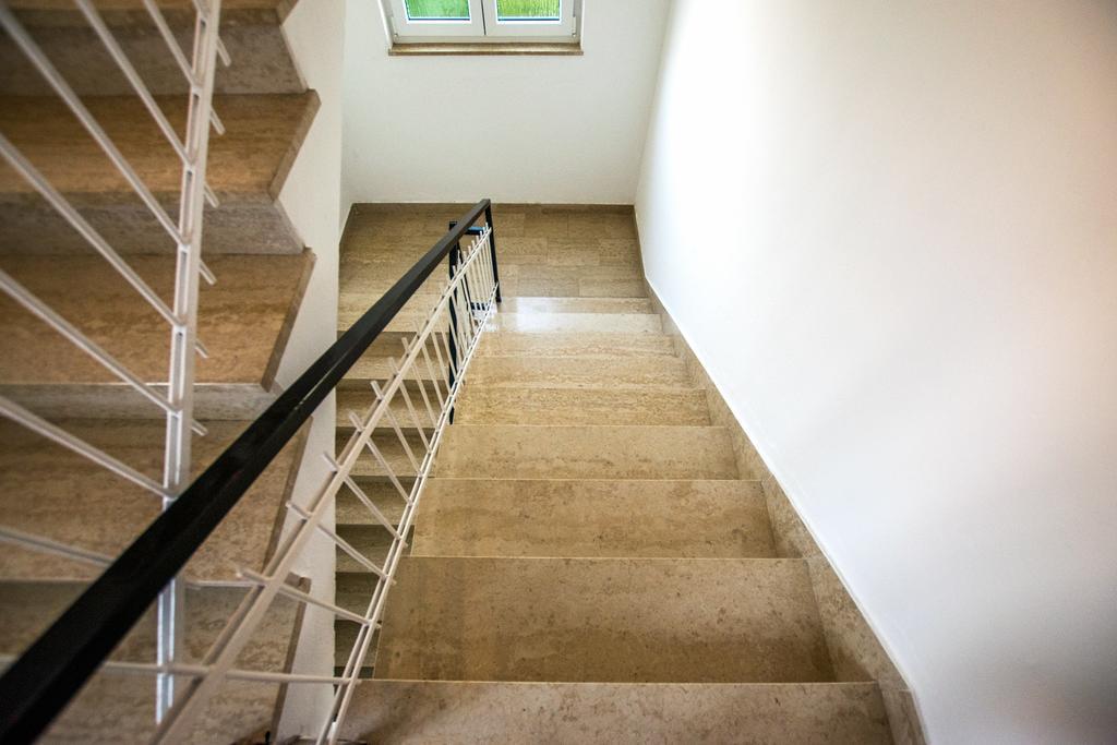 Diana Rooms And Apartments Starigrad Paklenica Exterior photo