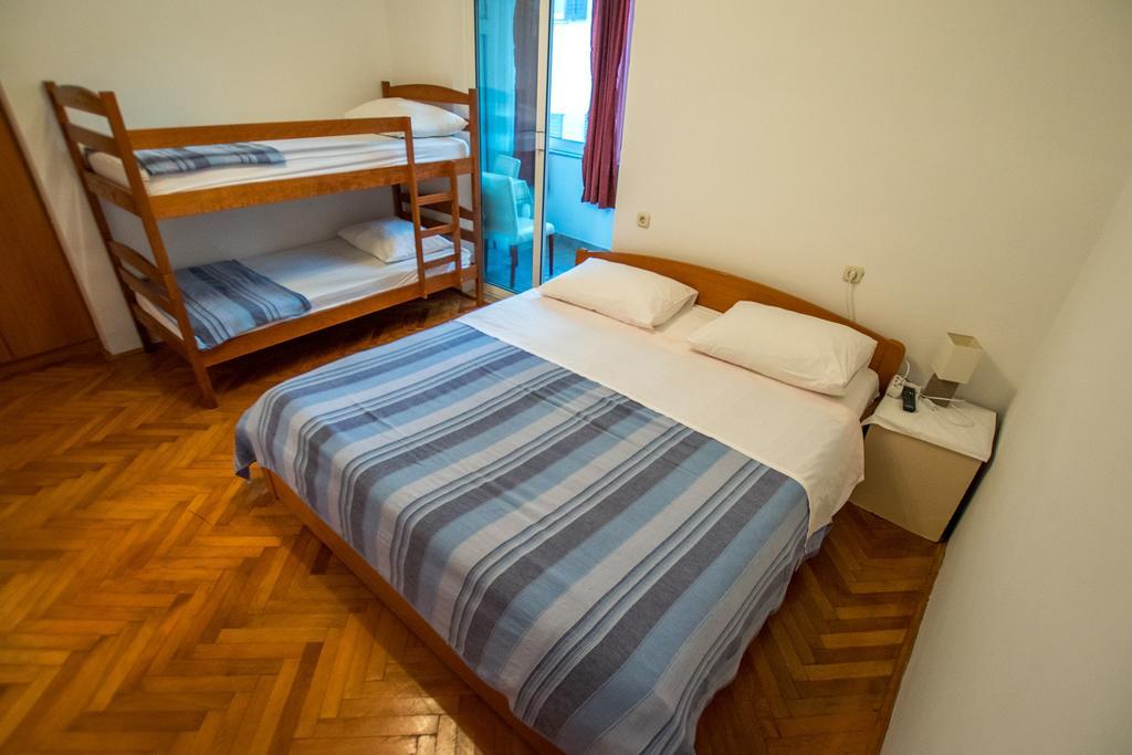 Diana Rooms And Apartments Starigrad Paklenica Exterior photo