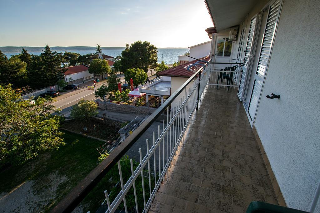 Diana Rooms And Apartments Starigrad Paklenica Exterior photo
